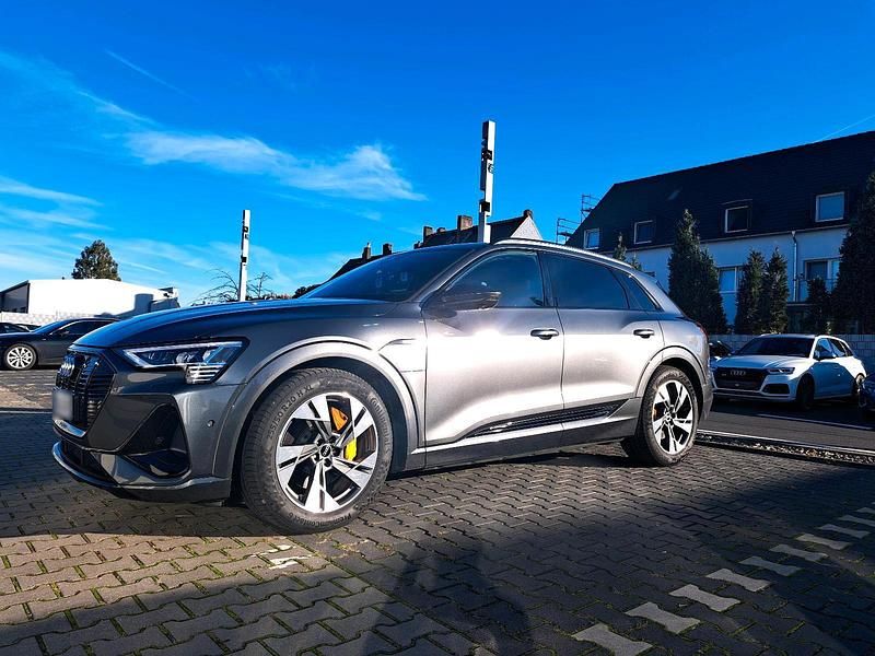 Gebraucht Audi e-tron S-Line 230 kW (313 PS) 2021 Silber SUV