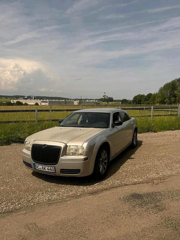 Silber Gebraucht 2007 Chrysler 300C Limousine | 5.000 € - Bild 1/4