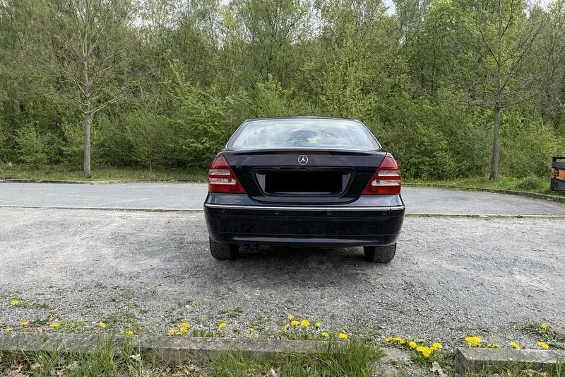 Second-hand Mercedes C200 Elegance 163 CP (119 kW) 2002 Albastru Berlinǎ