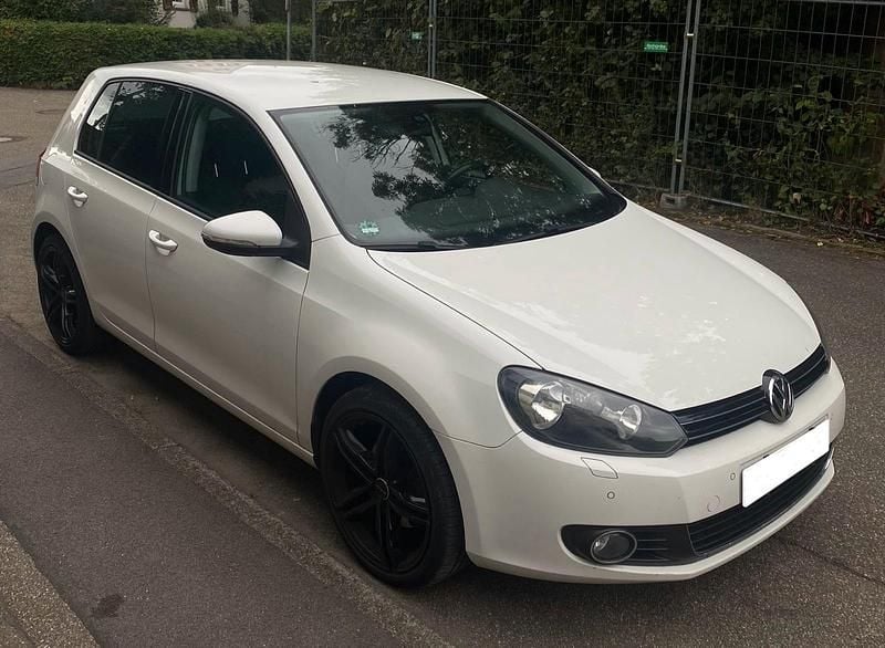 Weiß Gebraucht 2012 VW Golf VI Limousine | 8.200 € (Teuer) - Bild 1/4