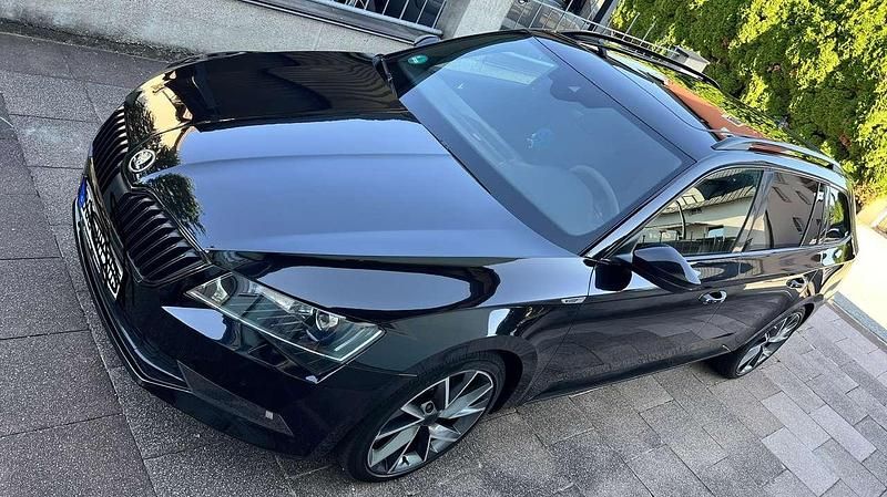 Schwarz Gebraucht 2017 Skoda Superb SportLine Kombi | 16.999 € (Guter Preis) - Bild 1/4
