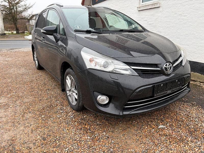 Gebraucht Toyota Verso Touch 147 PS (108 kW) 2016 Schwarz Van / Kleinbus
