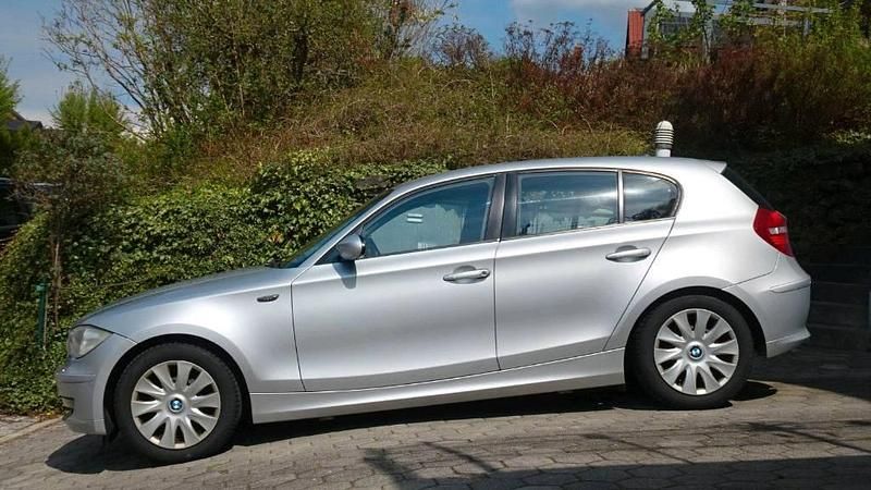 Second-hand BMW 116 122 CP (89 kW) 2009 Argintiu Hatchback