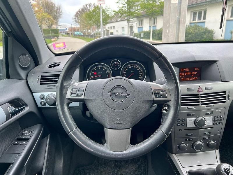 Gebraucht Opel Astra 105 PS (77 kW) 2006 Silber Limousine