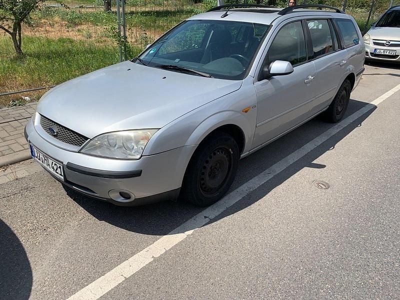 Silber Gebraucht 2002 Ford Mondeo Futura Kombi | 950 € - Bild 1/4