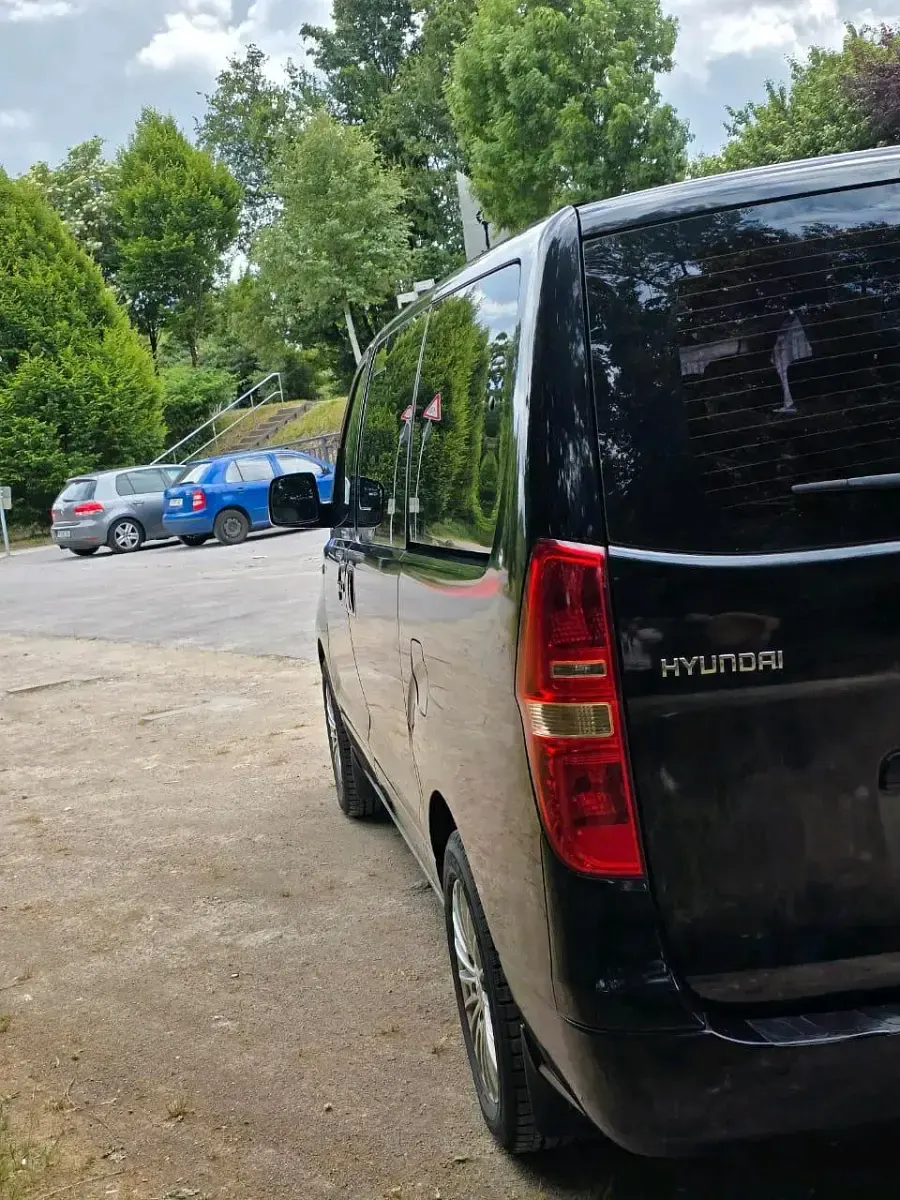 Gebraucht Hyundai H-1 170 PS (125 kW) 2011 Schwarz Van / Kleinbus