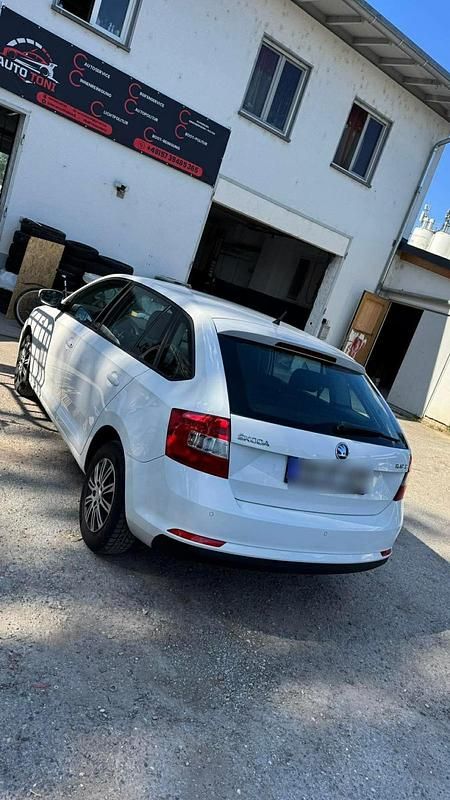 Gebraucht Skoda Rapid 2014 Weiß Kleinwagen