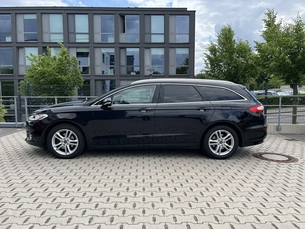 Gebraucht Ford Mondeo Titanium 179 PS (131 kW) 2017 Schwarz Kombi