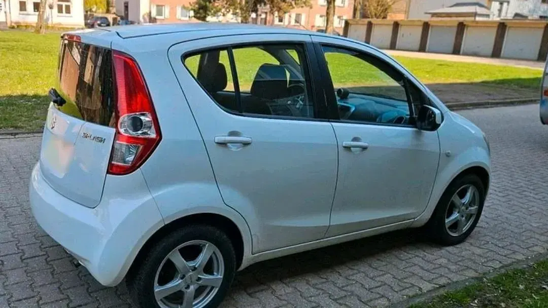 Second-hand Suzuki Splash 77 CP (56 kW) 2011 Alb Hatchback