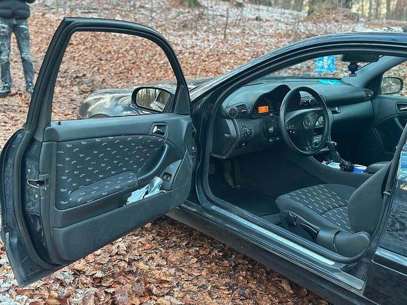 Gebraucht Mercedes C220 150 PS (110 kW) 2001 Schwarz Coupé