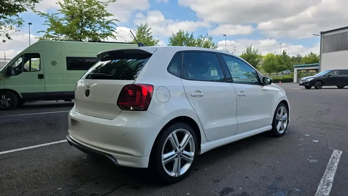 Gebraucht VW Polo R-line 90 PS (66 kW) 2014 Weiß Kleinwagen