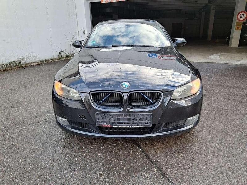 Gebraucht BMW 320 177 PS (130 kW) 2010 Black sapphire metallic Coupé