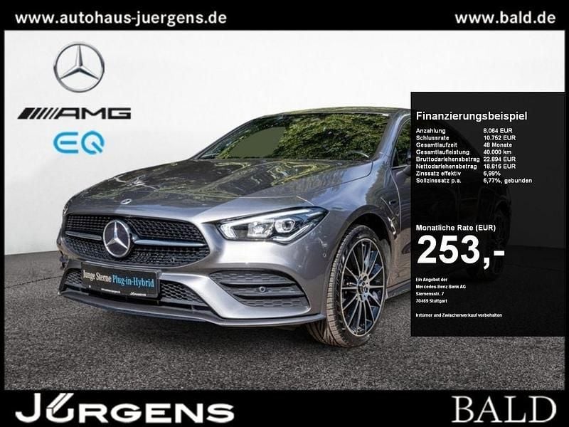 Grau metalliclack mountaingrau Gebraucht 2021 Mercedes CLA250e AMG Limousine | 26.880 € (Fairer Preis) - Bild 1/4