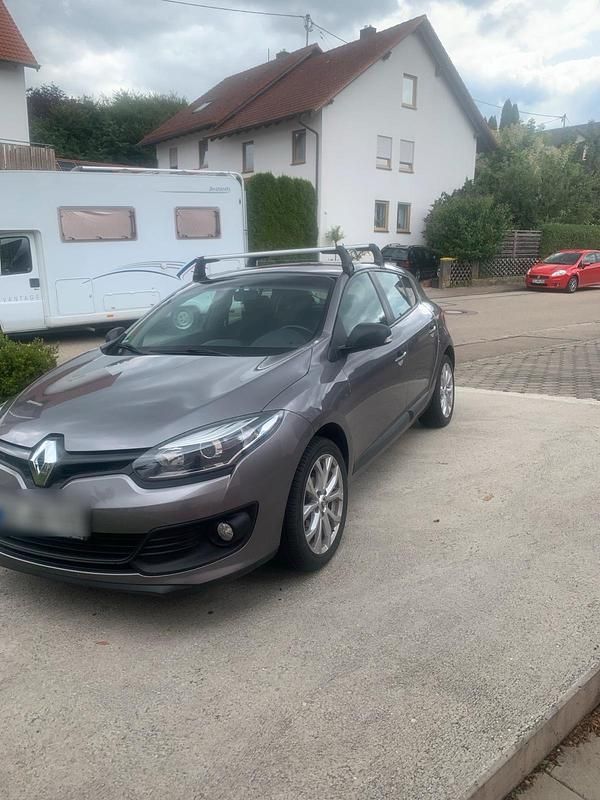 Grau Gebraucht 2015 Renault Mégane III Limousine | 6.000 € (Guter Preis) - Bild 1/4