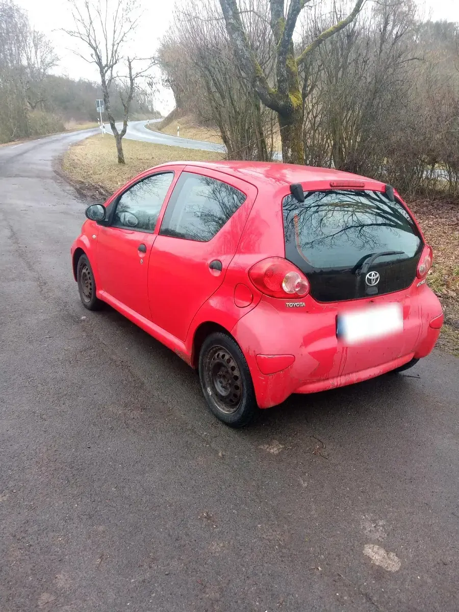 Używany Toyota Aygo 63 KM (46 kW) 2006 Czerwony Hatchback