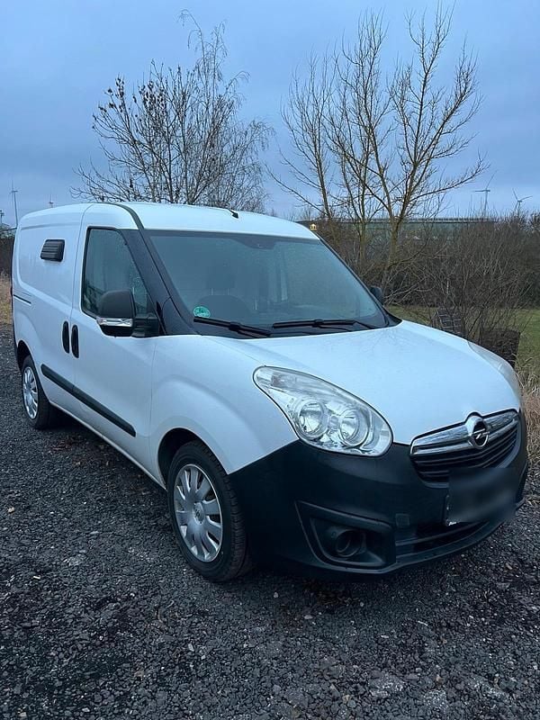 Weiß Gebraucht 2012 Opel Combo Van / Kleinbus | 5.900 € (Fairer Preis) - Bild 1/4