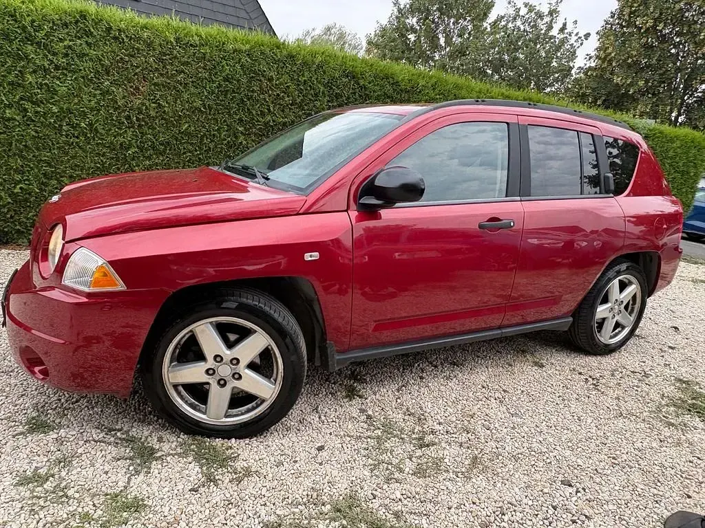 Gebraucht Jeep Compass Sport 170 PS (125 kW) 2010 Rot SUV