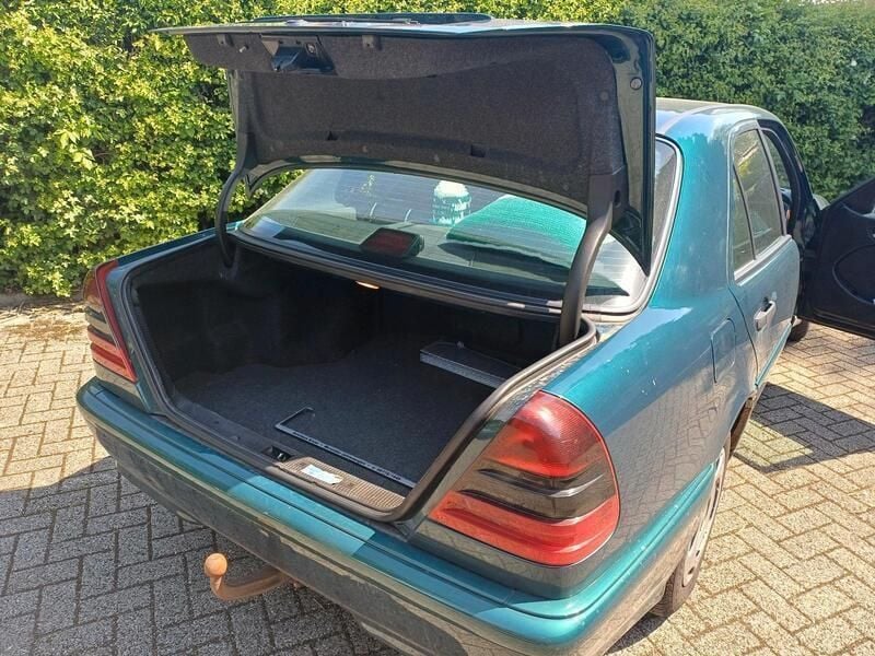 Grün Gebraucht 1998 Mercedes C180 Limousine | 2.500 € (Superpreis) - Bild 1/4
