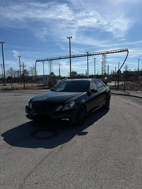 Gebraucht Mercedes E350 292 PS (214 kW) 2010 Schwarz Limousine