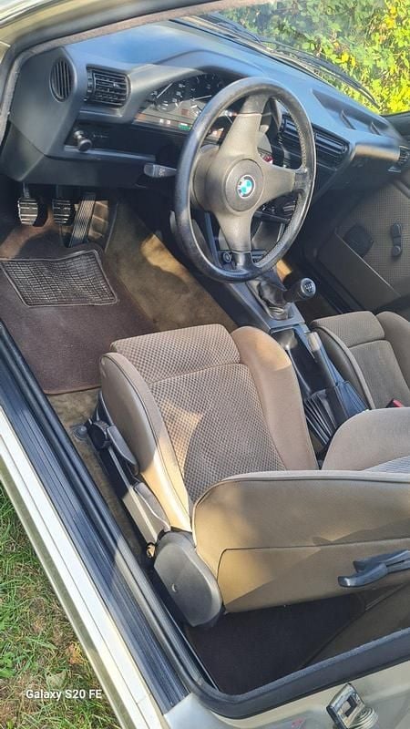 Gebraucht BMW 323 Cabriolet 150 PS (110 kW) 1984 Beige Cabrio