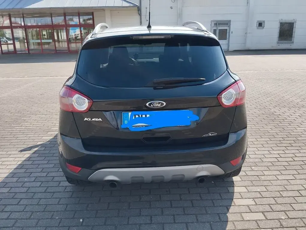 Usado Ford Kuga Trend 140 HP (102 kW) 2012 Preto SUV