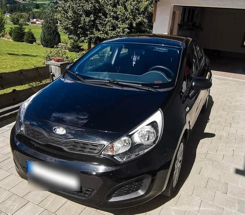 Schwarz Gebraucht 2011 Kia Rio Limousine | 2.500 € (Superpreis) - Bild 1/4