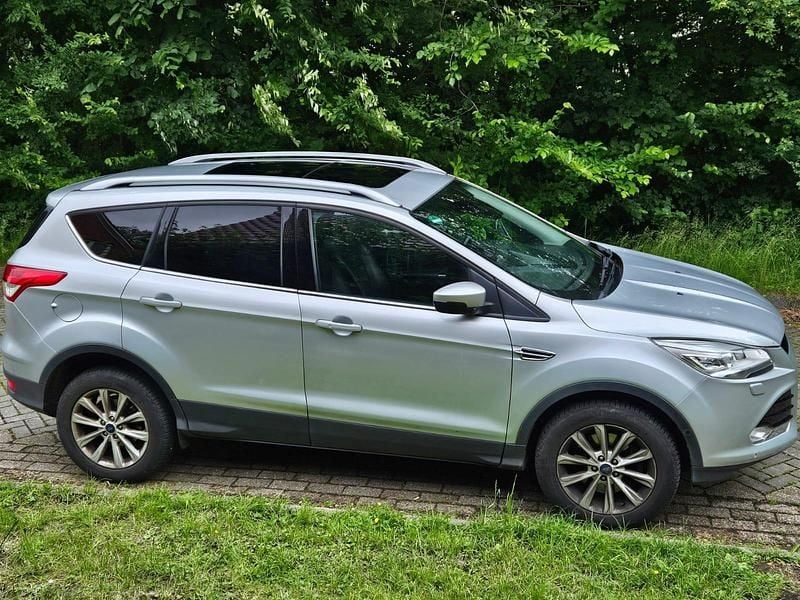 Silber Gebraucht 2015 Ford Kuga Titanium SUV | 7.900 € (Superpreis) - Bild 1/4