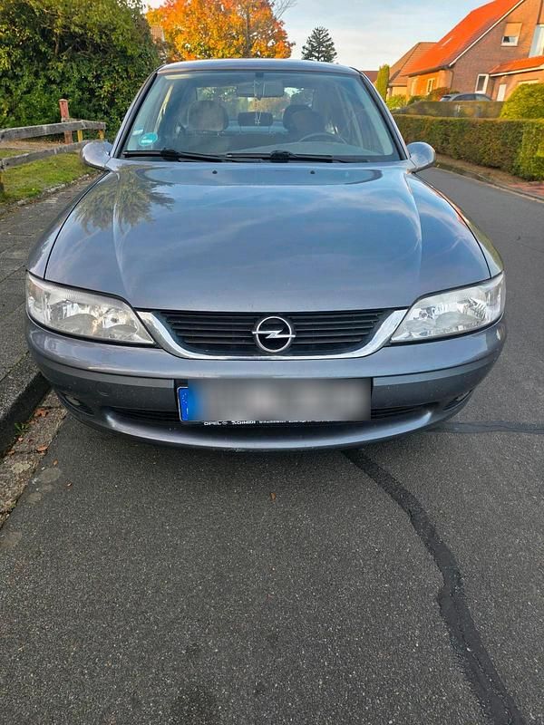 Grau Gebraucht 2002 Opel Vectra Limousine | 350 € (Superpreis) - Bild 1/4