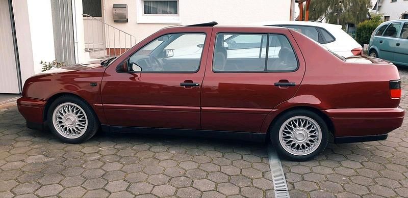 Gebraucht VW Vento 75 PS (55 kW) 1996 Rot Limousine