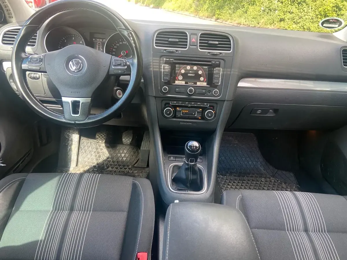 Używany VW Golf VII Match 105 KM (77 kW) 2012 Czerwony Sedan/Limuzyna