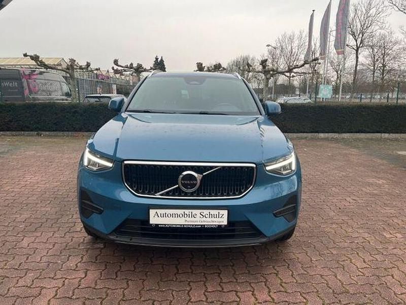 Gebraucht Volvo XC40 Core 163 PS (119 kW) 2025 Fjordbluemet. SUV