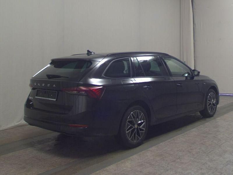 Gebraucht Skoda Octavia Clever 150 PS (110 kW) 2022 Schwarz magic perleffekt Kombi