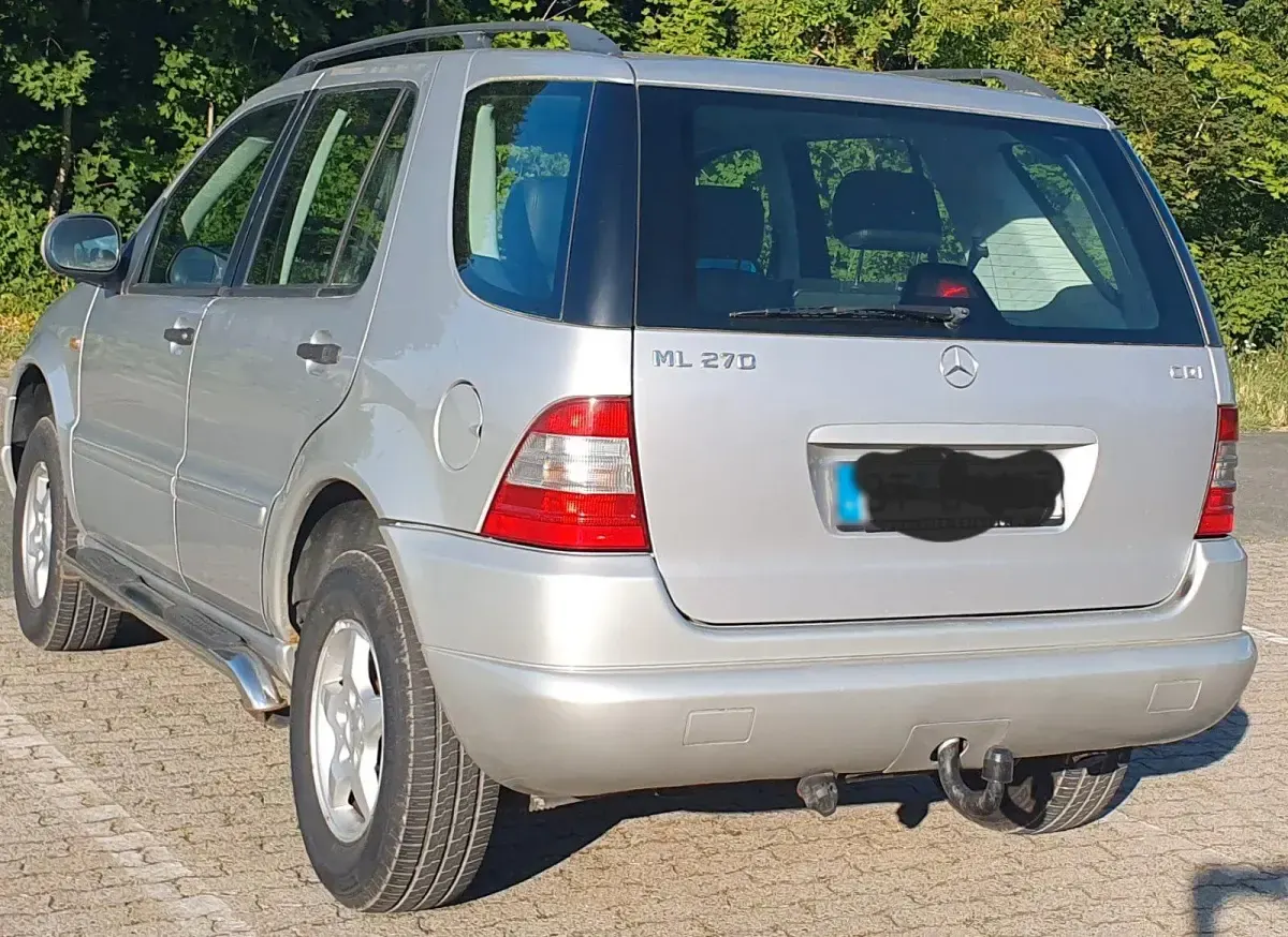 Gebraucht Mercedes ML270 163 PS (119 kW) 2001 Grau SUV