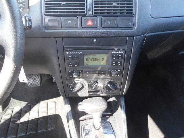 Używany VW Golf IV Edition 101 KM (74 kW) 2000 Czerwony Sedan/Limuzyna