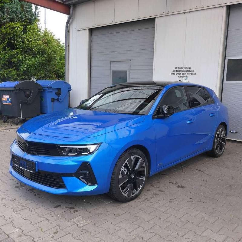 Gebraucht Opel Astra 114 kW (156 PS) 2023 Kobalt blau Kleinwagen
