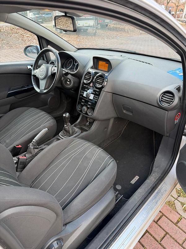 Gebraucht Opel Corsa 69 PS (50 kW) 2010 Silber Kleinwagen