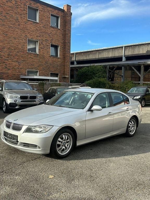 Silber Gebraucht 2005 BMW 325 Limousine | 2.700 € (Guter Preis) - Bild 1/4