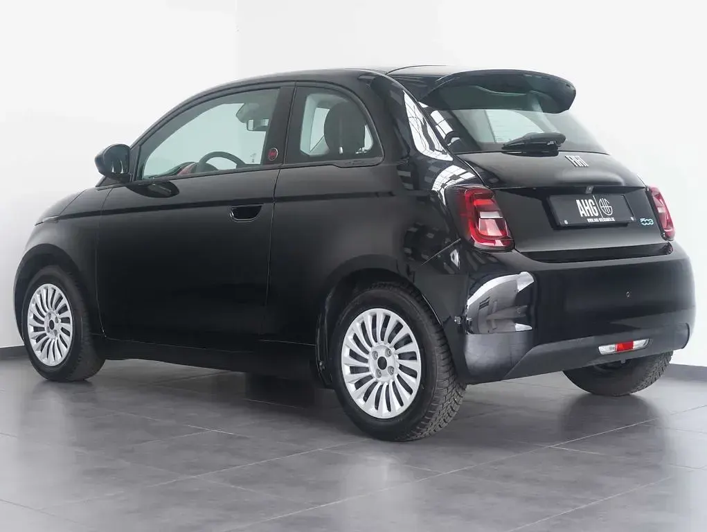 Gebraucht Fiat 500e Red 69 kW (95 PS) 2025 Schwarz Kleinwagen