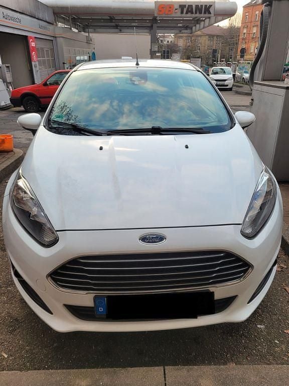 Gebraucht Ford Fiesta Trend 101 PS (74 kW) 2012 Weiß Kleinwagen