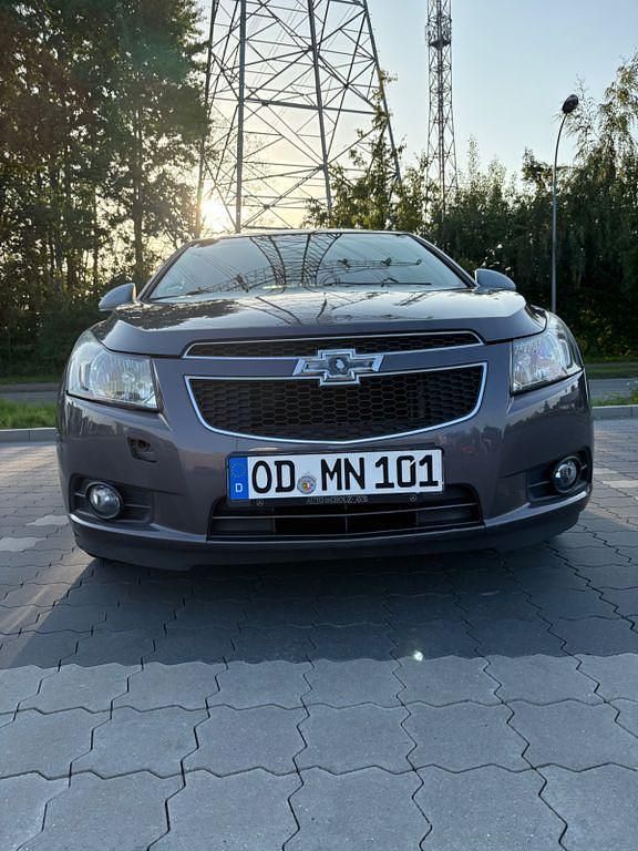 Braun Gebraucht 2011 Chevrolet Cruze Limousine | 3.300 € (Superpreis) - Bild 1/4
