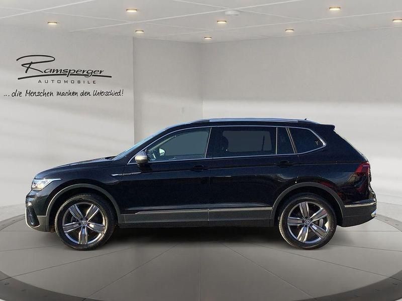 Gebraucht VW Tiguan Allspace Elegance 150 PS (110 kW) 2023 Schwarz (deep black perleffekt) SUV