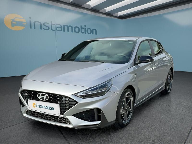 Grau Neu 2025 Hyundai i30 Limousine | 27.699 € (Etwas zu teuer) - Bild 1/4
