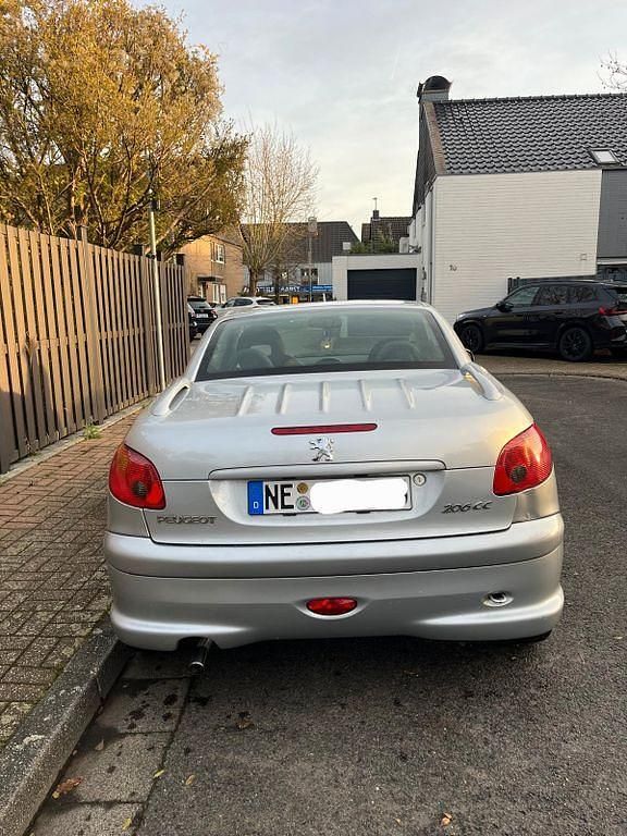 Gebraucht Peugeot 206 CC Quiksilver 109 PS (80 kW) 2005 Silber Cabrio
