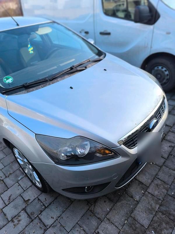 Gebraucht Ford Focus 116 PS (85 kW) 2009 Silber Kleinwagen