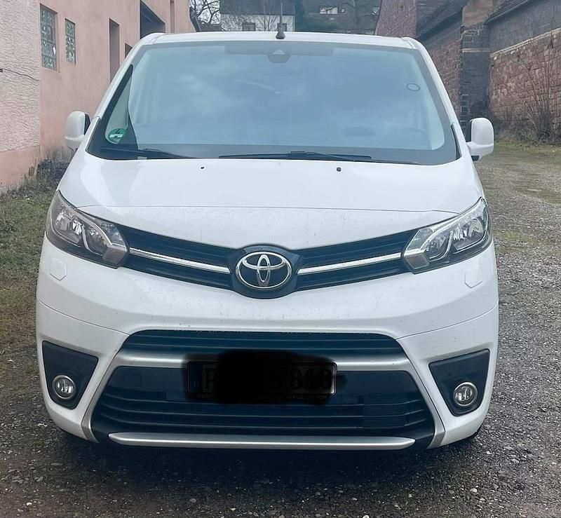 Gebraucht Toyota Proace Verso 177 PS (130 kW) 2018 Weiß Kombi