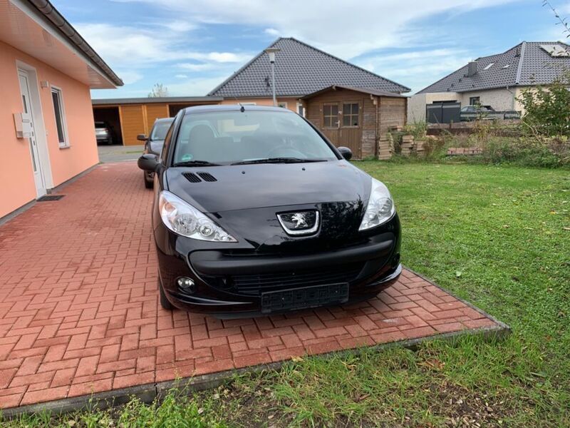 Schwarz Gebraucht 2011 Peugeot 206+ Kleinwagen | 1.500 € (Guter Preis) - Bild 1/4