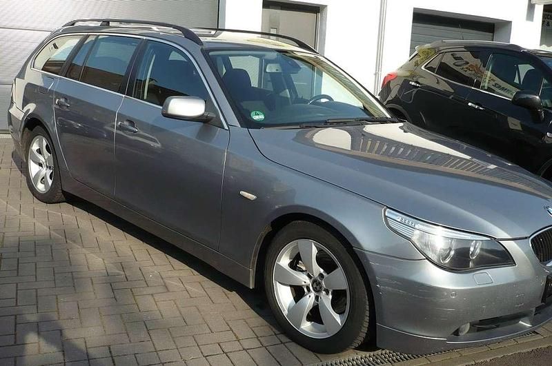 Gebraucht BMW 525 177 PS (130 kW) 2007 Grau Kombi