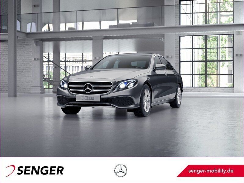 Andere farbe Gebraucht 2018 Mercedes E220 Avantgarde Limousine | 28.379 € (Guter Preis) - Bild 1/4