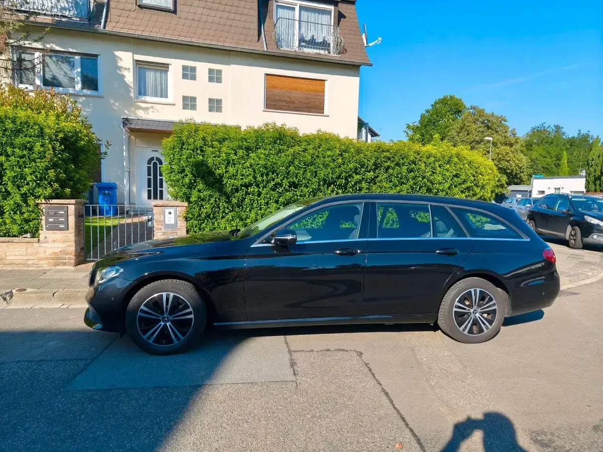 Gebraucht Mercedes E220 194 PS (142 kW) 2017 Schwarz Kombi