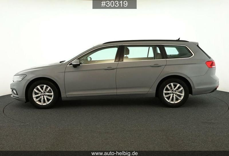 Gebraucht VW Passat Business 150 PS (110 kW) 2023 Mondsteingrau Kombi